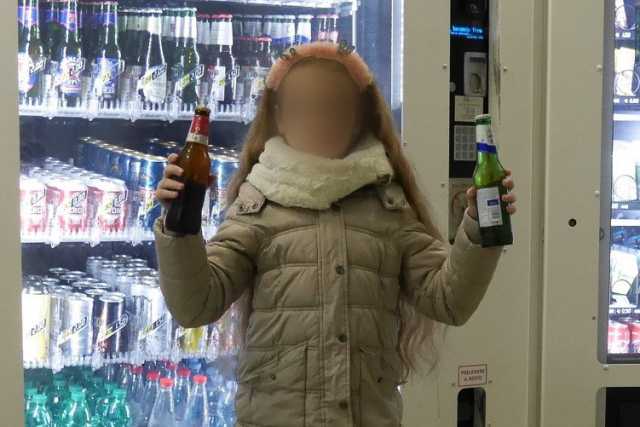 Bari, Santo Spirito: distributore automatico eroga birre anche ai minorenni. Video